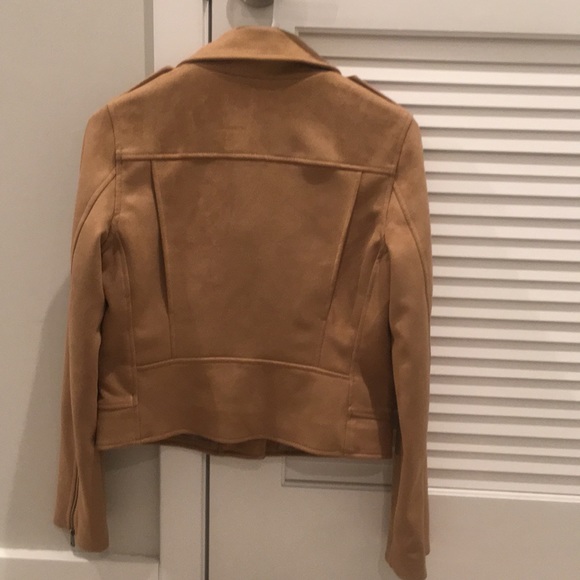 Hi I’m Kristy! Welcome to my closet! - Picture 2 of 5